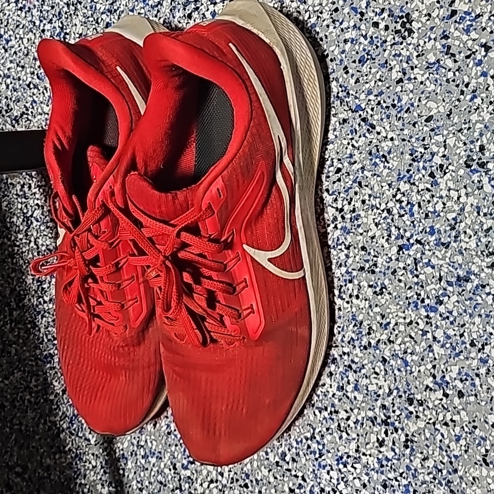 Nike Mens Air Zoom Pegasus Red Tampa Bay Buccaneers Sneakers Size 12 DR2062-600